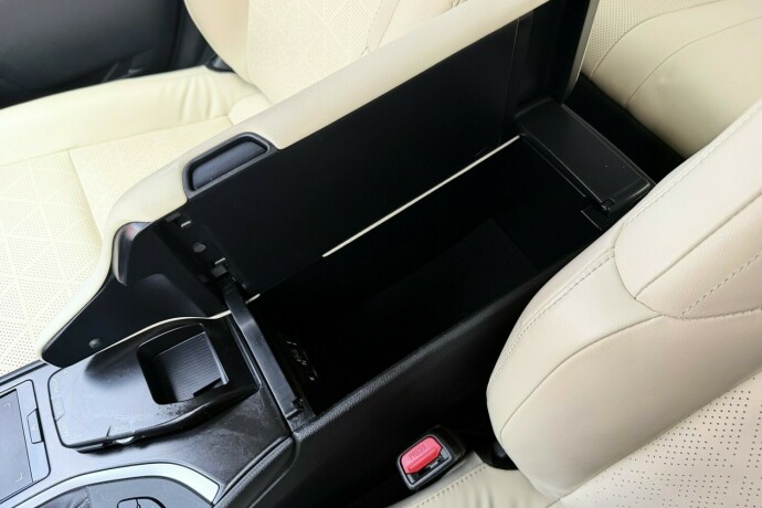 lexus-ux-elektrisitetbensin-2021-big-34