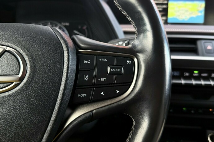 lexus-ux-elektrisitetbensin-2021-big-27