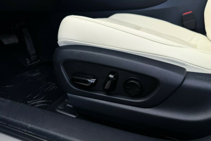 lexus-ux-elektrisitetbensin-2021-big-15