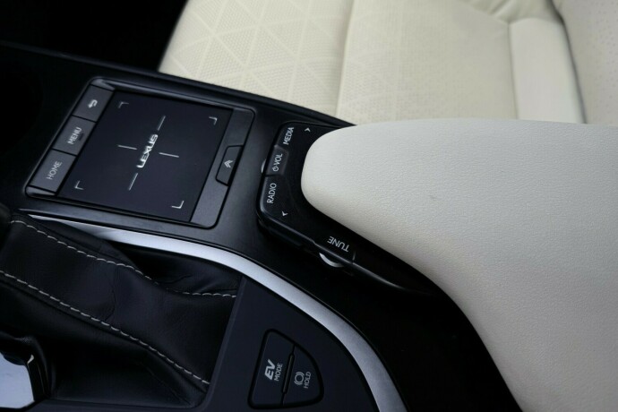 lexus-ux-elektrisitetbensin-2021-big-32