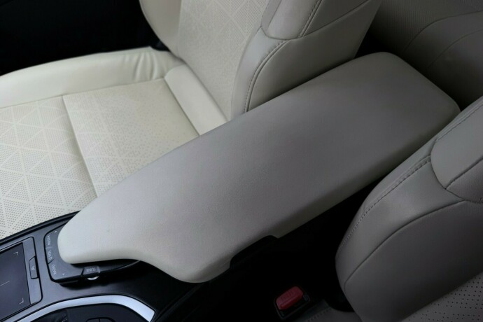 lexus-ux-elektrisitetbensin-2021-big-33