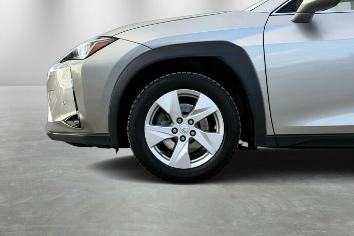 lexus-ux-elektrisitetbensin-2021-big-12