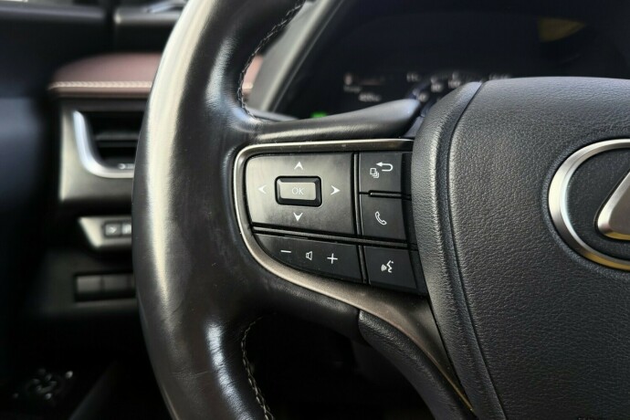 lexus-ux-elektrisitetbensin-2021-big-26