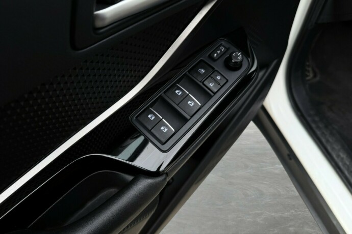 toyota-c-hr-elektrisitetbensin-2019-big-20