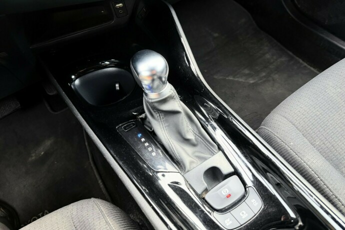 toyota-c-hr-elektrisitetbensin-2019-big-25