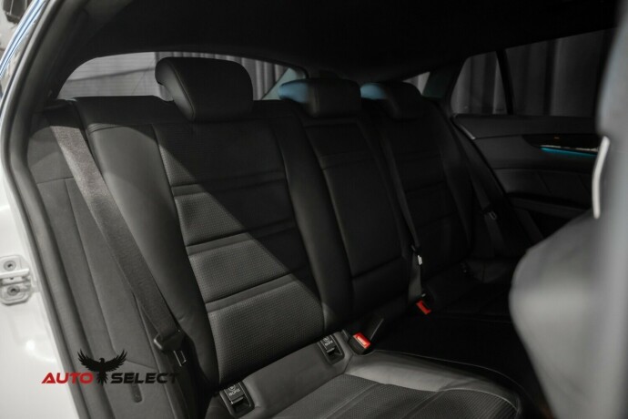 mercedes-benz-cls-bensin-2012-big-24