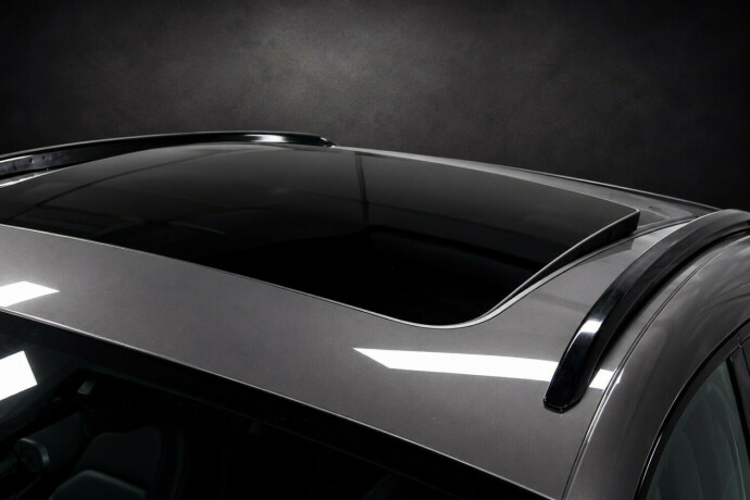 porsche-macan-turbo-bensin-2015-big-25