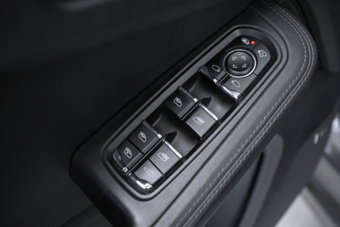 porsche-macan-bensin-2015-big-11