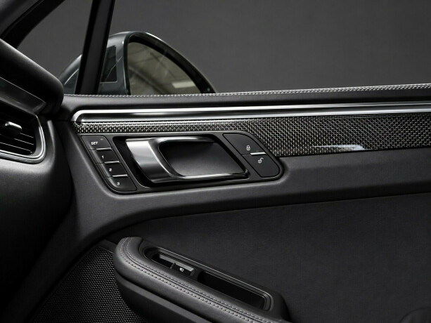 porsche-macan-turbo-bensin-2015-big-21
