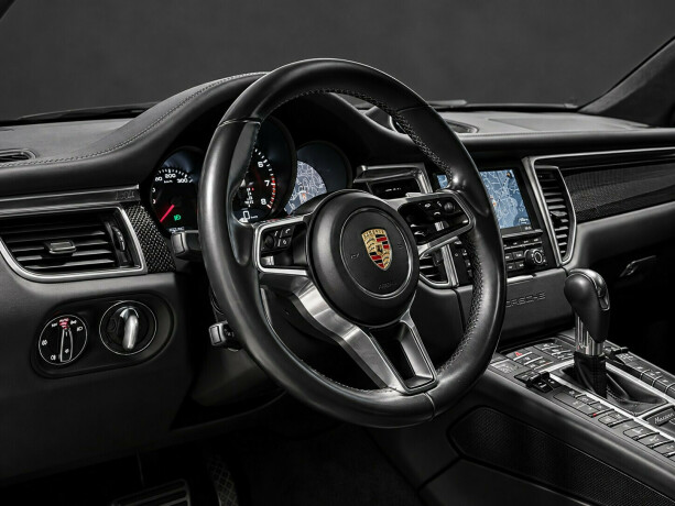 porsche-macan-turbo-bensin-2015-big-19