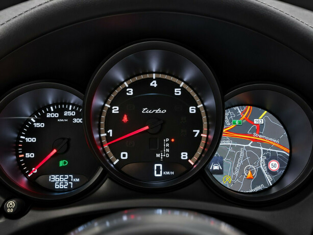 porsche-macan-turbo-bensin-2015-big-18