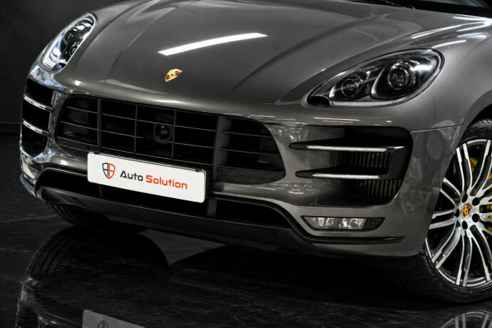 porsche-macan-turbo-bensin-2015-big-26
