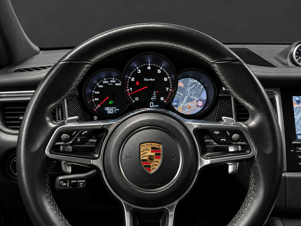 porsche-macan-turbo-bensin-2015-big-16