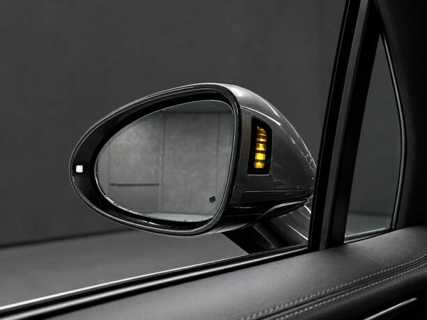 porsche-macan-turbo-bensin-2015-big-24