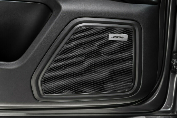 porsche-macan-turbo-bensin-2015-big-23