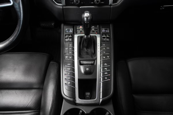 porsche-macan-bensin-2015-big-8