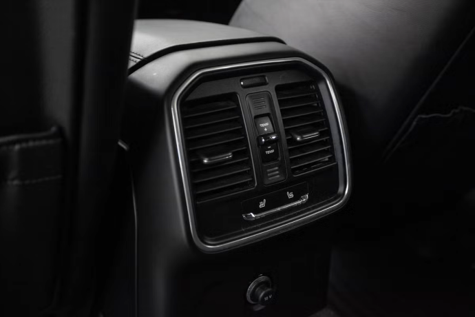 porsche-macan-bensin-2015-big-3