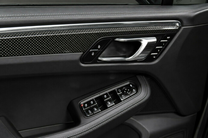 porsche-macan-turbo-bensin-2015-big-22