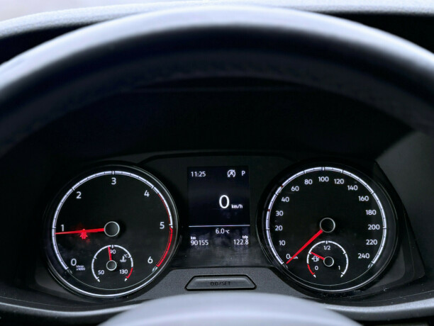 volkswagen-transporter-diesel-2021-big-21