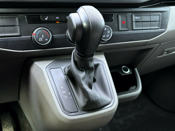 volkswagen-transporter-diesel-2021-big-18