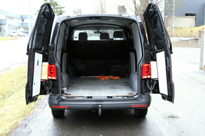 volkswagen-transporter-diesel-2021-big-4