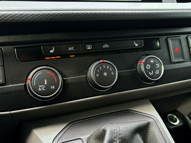 volkswagen-transporter-diesel-2021-big-17