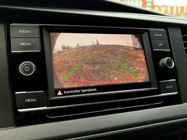 volkswagen-transporter-diesel-2021-big-16