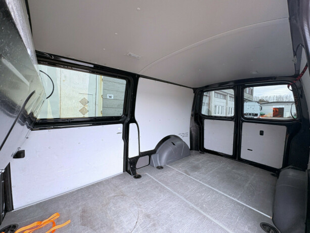 volkswagen-transporter-diesel-2021-big-8