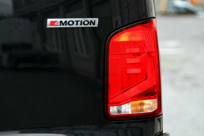 volkswagen-transporter-diesel-2021-big-27