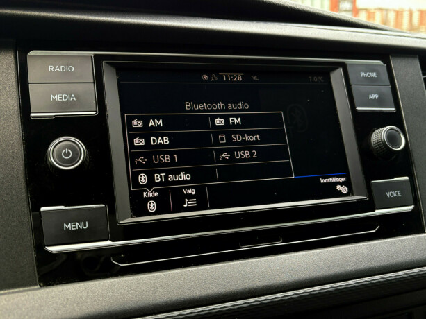 volkswagen-transporter-diesel-2021-big-13