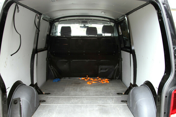 volkswagen-transporter-diesel-2021-big-5