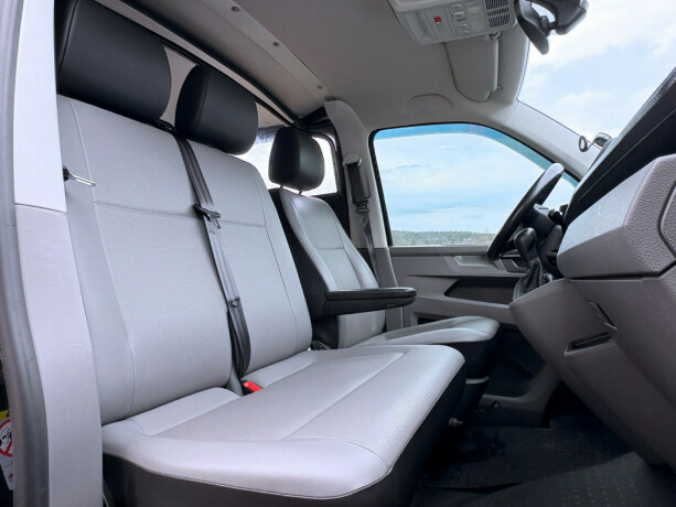 volkswagen-transporter-diesel-2021-big-10