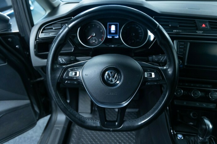 volkswagen-touran-bensin-2017-big-12