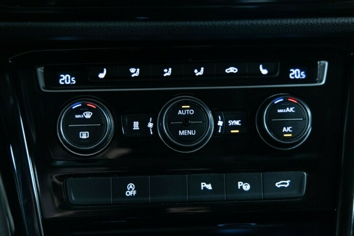 volkswagen-touran-bensin-2017-big-17