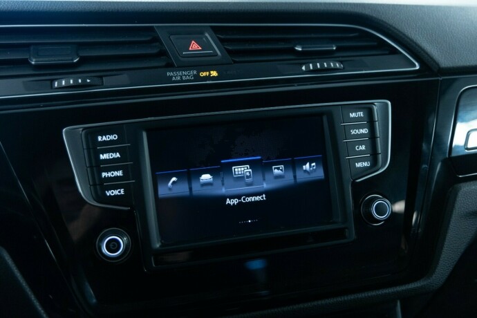 volkswagen-touran-bensin-2017-big-16