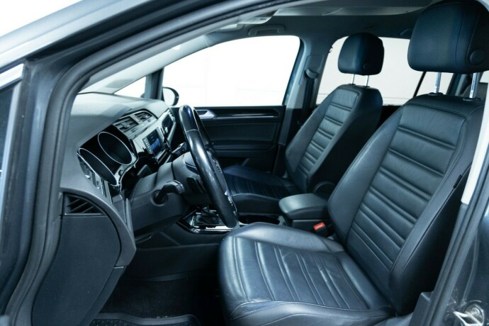 volkswagen-touran-bensin-2017-big-4