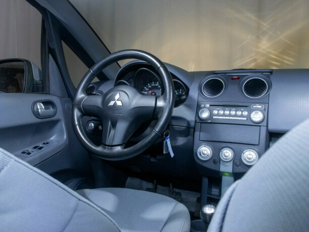 mitsubishi-colt-bensin-2007-big-39