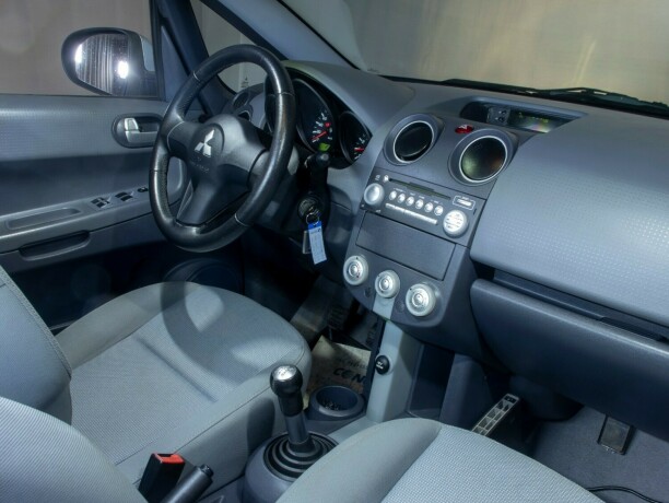 mitsubishi-colt-bensin-2007-big-22