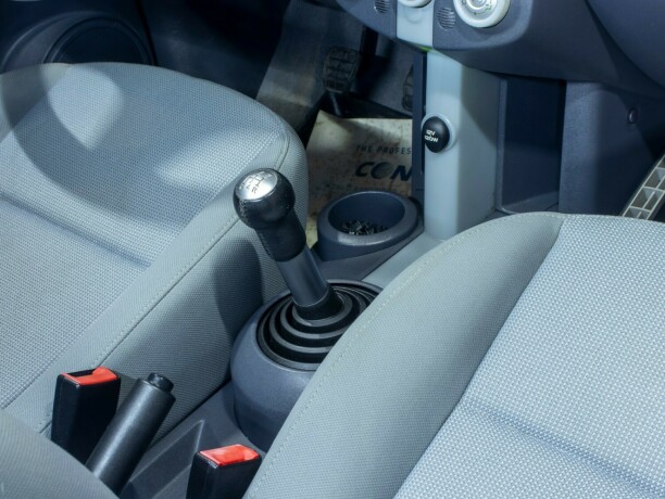 mitsubishi-colt-bensin-2007-big-25