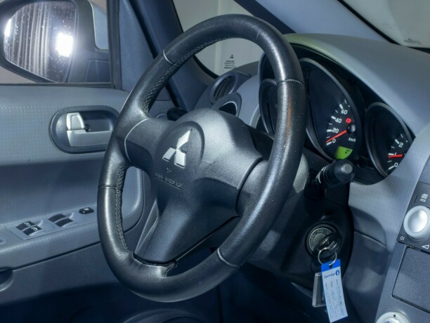 mitsubishi-colt-bensin-2007-big-23