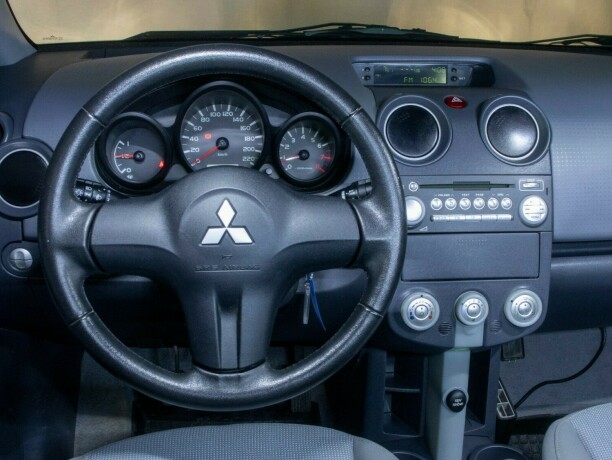 mitsubishi-colt-bensin-2007-big-37