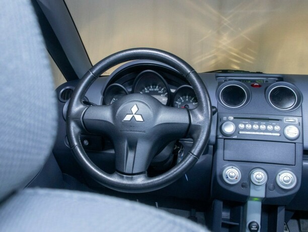 mitsubishi-colt-bensin-2007-big-38