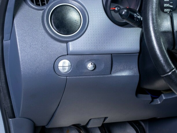 mitsubishi-colt-bensin-2007-big-28