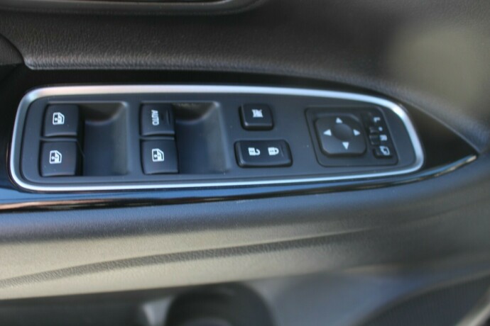 mitsubishi-outlander-elektrisitetbensin-2017-big-8