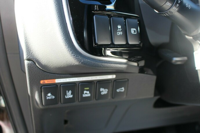 mitsubishi-outlander-elektrisitetbensin-2017-big-9