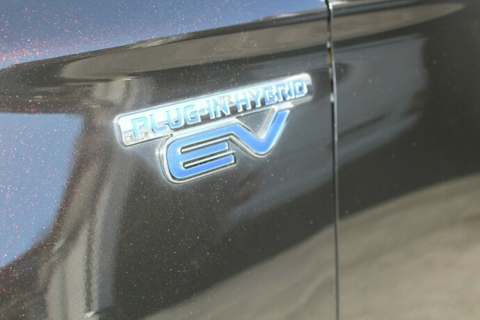 mitsubishi-outlander-elektrisitetbensin-2017-big-2