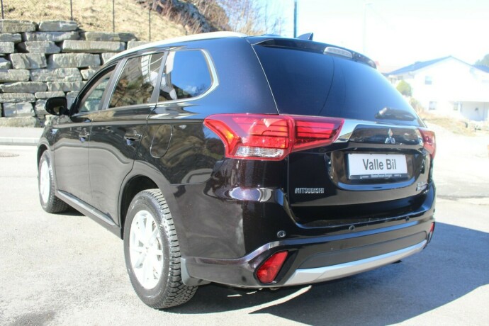 mitsubishi-outlander-elektrisitetbensin-2017-big-3