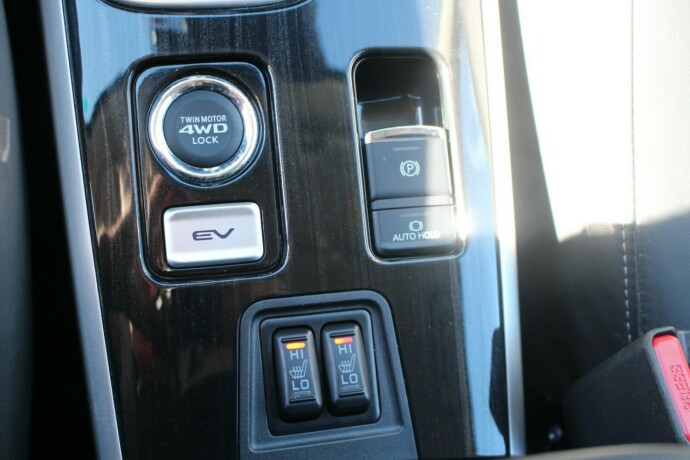 mitsubishi-outlander-elektrisitetbensin-2017-big-24