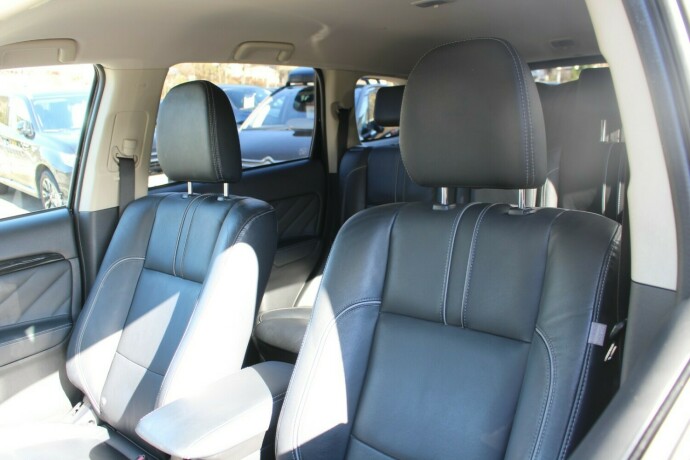 mitsubishi-outlander-elektrisitetbensin-2017-big-7