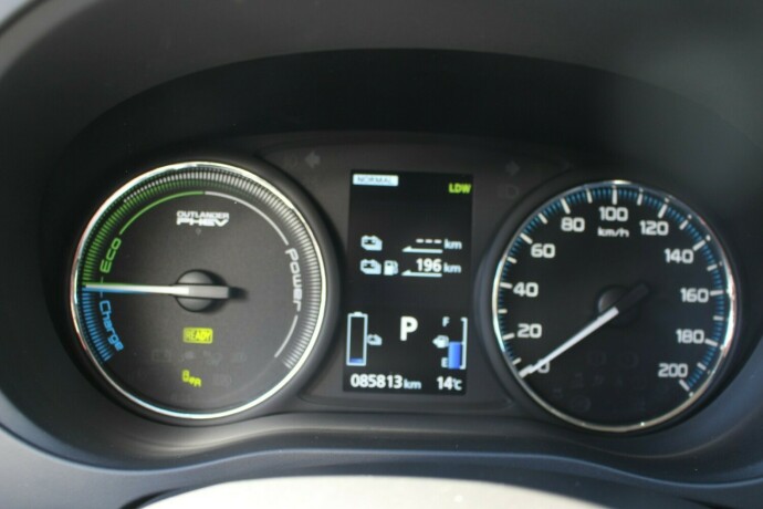 mitsubishi-outlander-elektrisitetbensin-2017-big-11